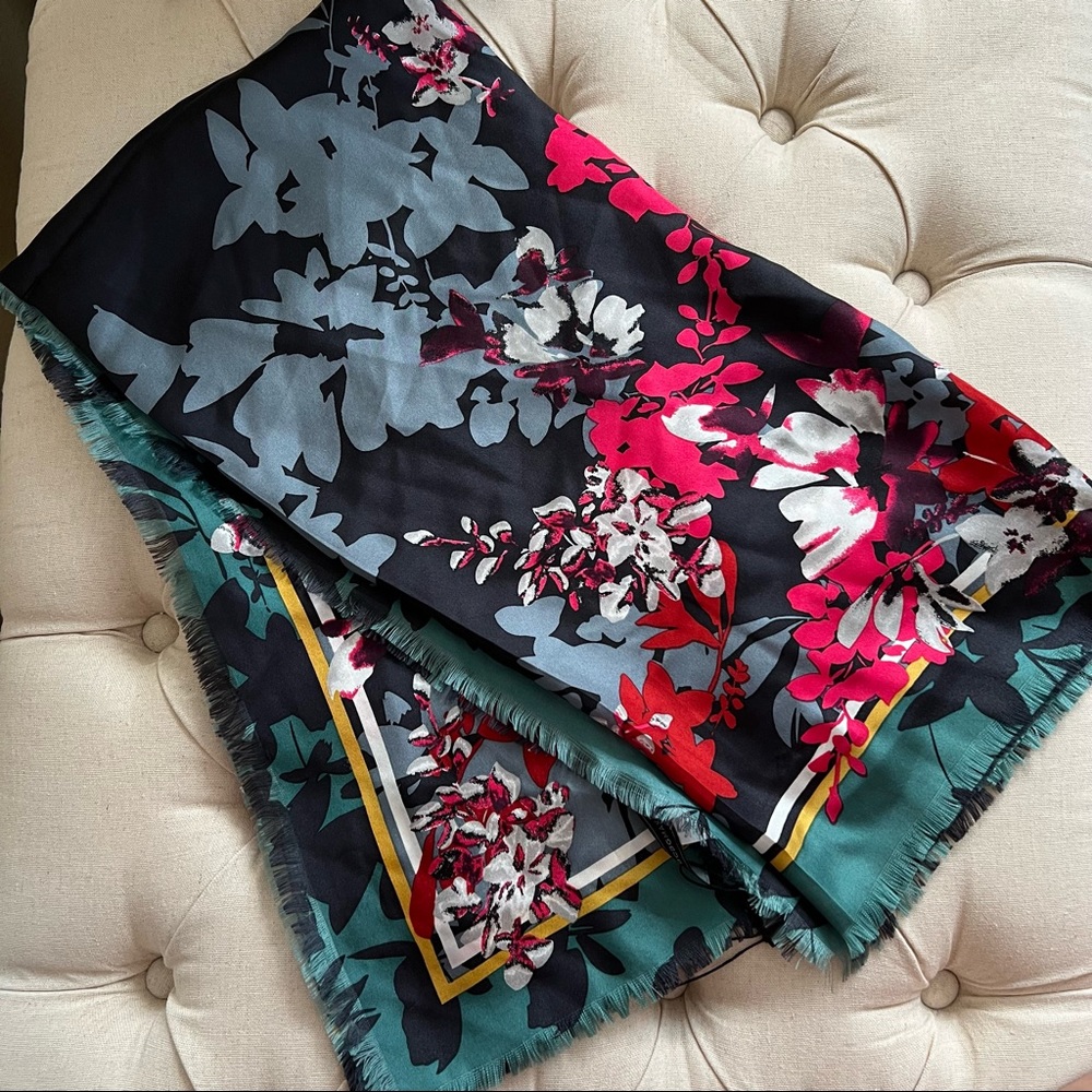 BCBGMAXAZRIA Silk Floral Classy Scarf.